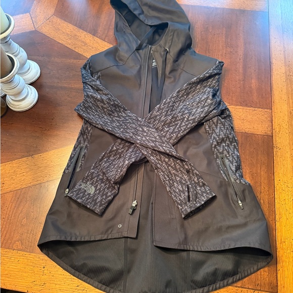 The North Face Black Hooded Jacket - Picture 2 of 9